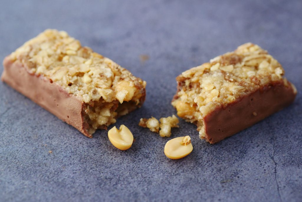 Brækket chokolade- og nøddebar